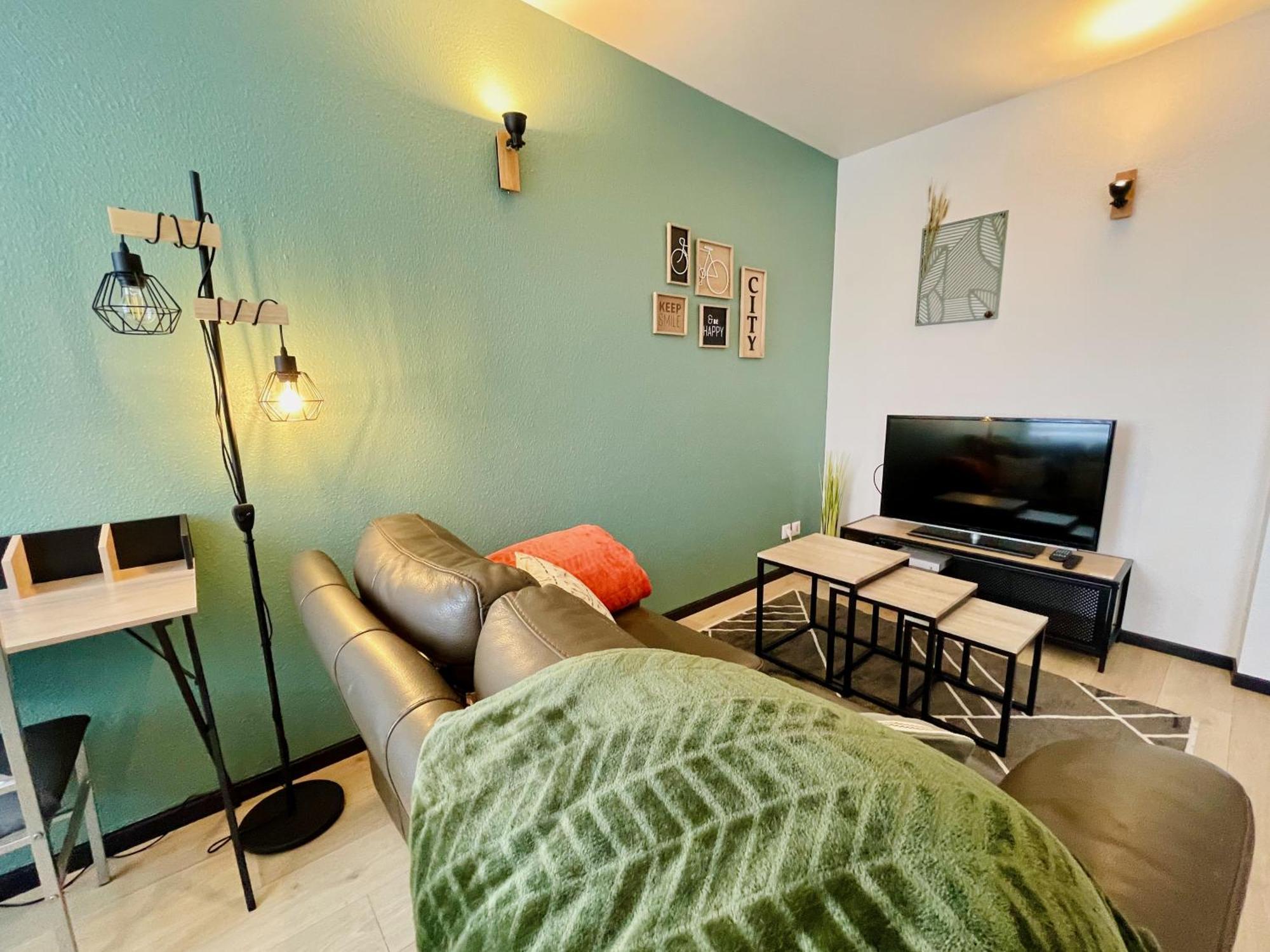 Joli Appartement Avec Parking Montbeliard Exterior photo